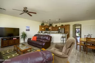 Photo #5: 6830336 Listing