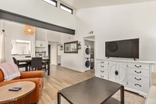 Photo #5: 6830622 Listing