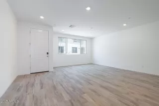 Photo #6: 6830867 Listing 