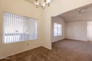 Photo #6: 6830945 Listing