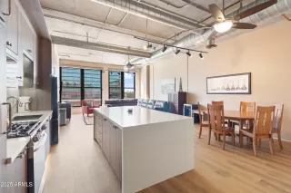 Photo #5: 6831217 Listing