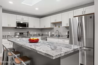 Photo #5: 6832242 Listing 