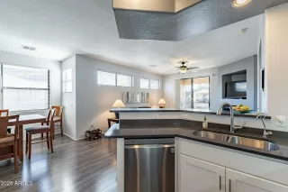 Photo #5: 6832816 Listing