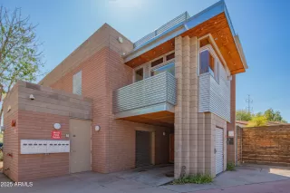 More Details about MLS # 6833267 : 920 S ASH AVENUE