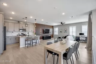 Photo #2: 6833665 Listing 