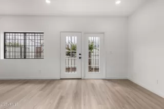 Photo #5: 6833712 Listing