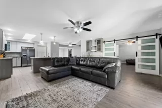 Photo #5: 6833843 Listing