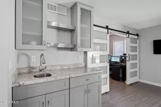 Photo #6: 6833843 Listing