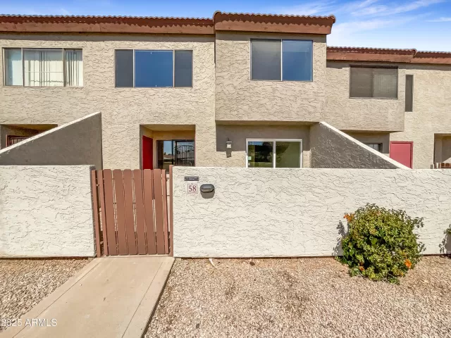 MLS: 6834312 Condo For Sale