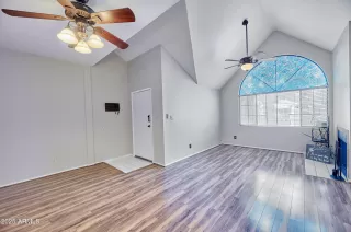 Photo #6: 6834503 Listing