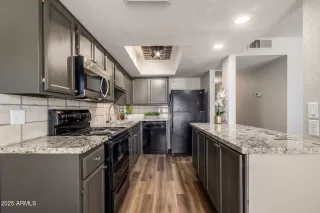 Photo #6: 6835039 Listing