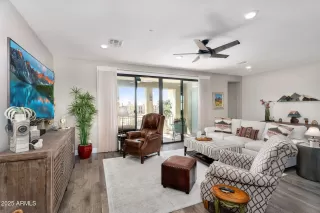 Photo #5: 6836049 Listing