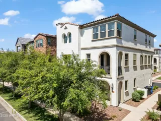 Photo #2: 6836142 Listing 