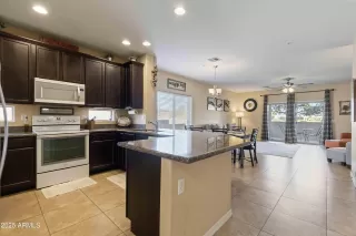 Photo #3: 6836167 Listing