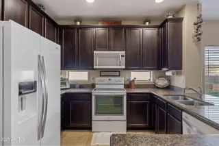 Photo #4: 6836167 Listing