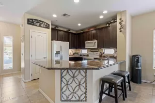 Photo #5: 6836167 Listing