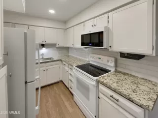 Photo #6: 6836606 Listing 