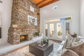 Photo #1: 6836870 Listing