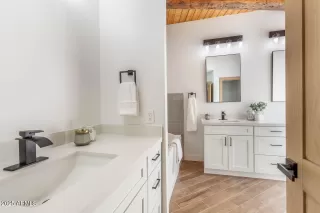 Photo #5: 6836870 Listing