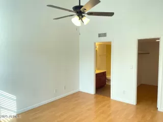 Photo #4: 6837375 Listing