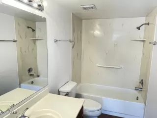 Photo #5: 6837375 Listing