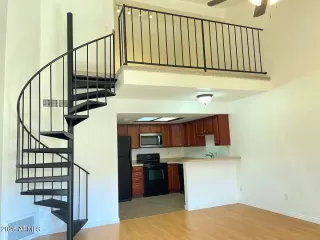 Photo #6: 6837375 Listing