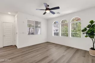 Photo #5: 6837381 Listing