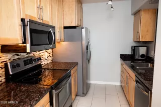 Photo #5: 6837706 Listing