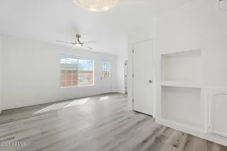 Photo #4: 6838127 Listing