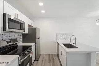 Photo #5: 6838127 Listing