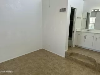 Photo #6: 6838227 Listing