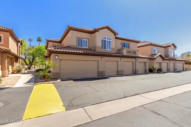 MLS: 6839052 Condo For Sale