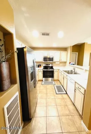 Photo #5: 6839159 Listing