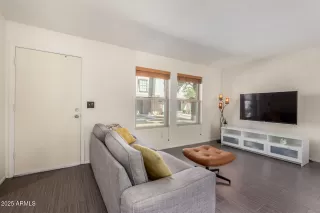 Photo #2: 6839227 Listing 