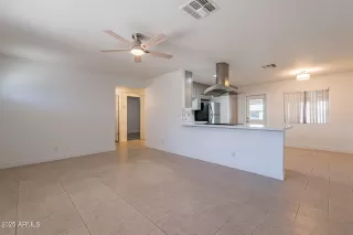 Photo #5: 6839488 Listing