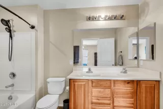 Photo #5: 6839700 Listing