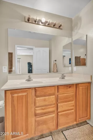 Photo #6: 6839700 Listing