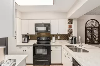 Photo #3: 6839757 Listing 