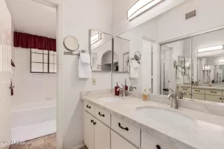 Photo #6: 6839757 Listing 