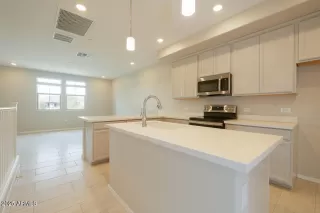 Photo #2: 6840190 Listing