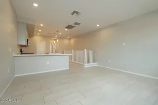 Photo #4: 6840190 Listing