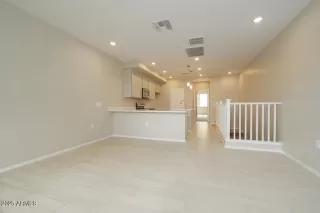 Photo #5: 6840190 Listing