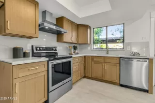 Photo #3: 6840419 Listing 