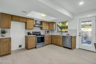 Photo #4: 6840419 Listing 