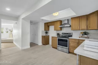 Photo #5: 6840419 Listing 