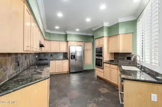 Photo #4: 6840571 Listing