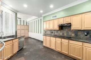 Photo #5: 6840571 Listing