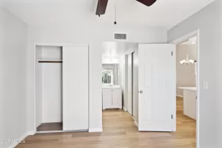 Photo #6: 6840629 Listing 