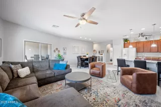 Photo #5: 6840633 Listing 