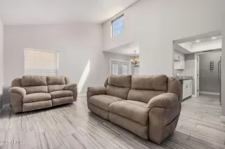 Photo #4: 6840873 Listing 